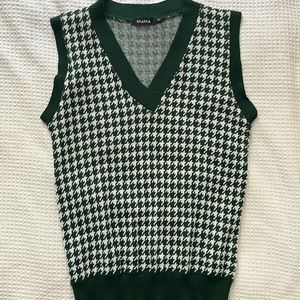 Deep green houndstooth sweater vest from ASOS, size S/M